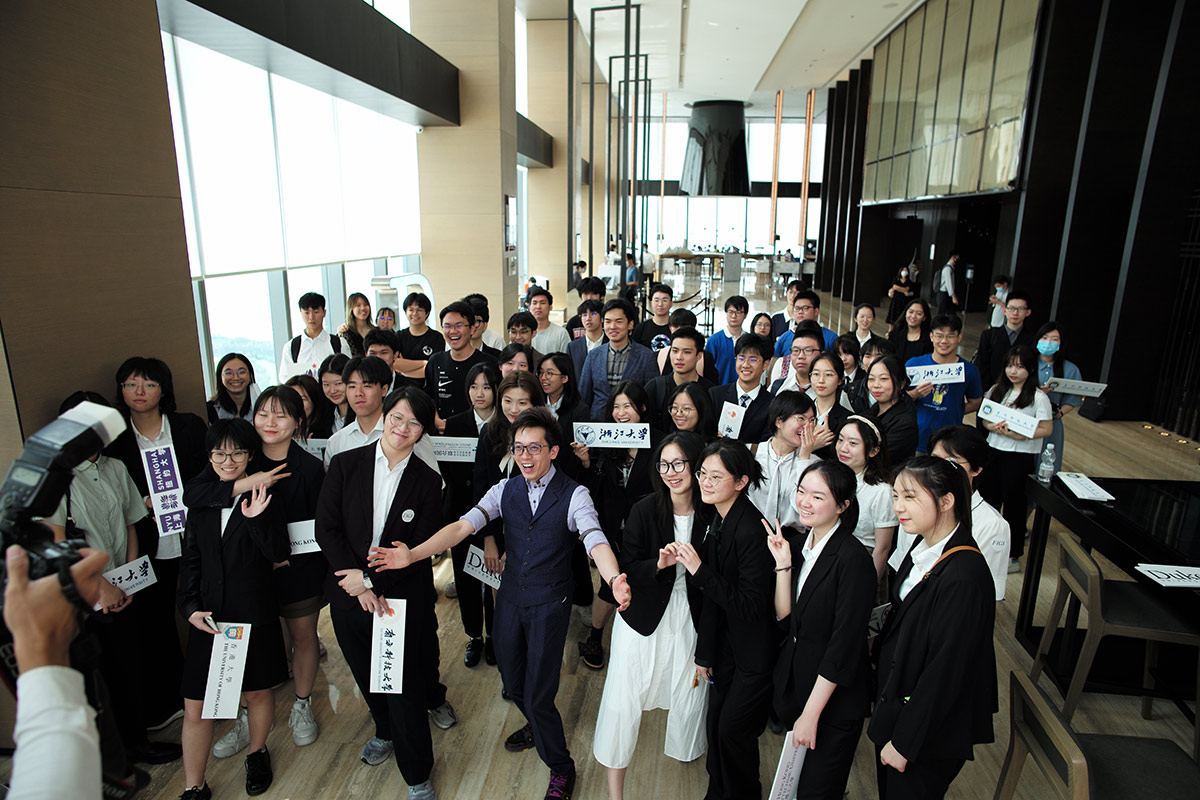 威霍肯学生在大学申请方面获得帮助